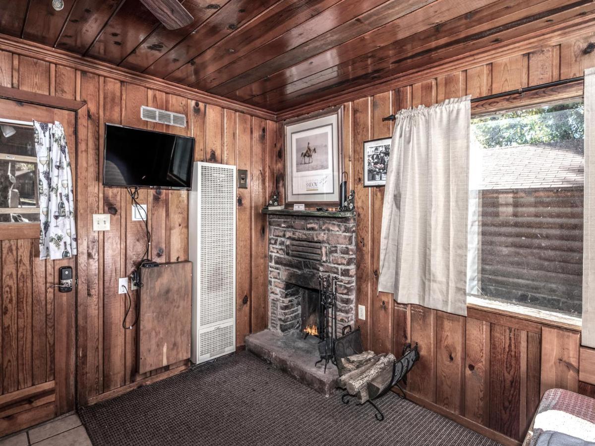 Perfect Cabin, 2 Bedrooms, Fireplace, Midtown, Sleeps 5 รุยโดโซ ภายนอก รูปภาพ