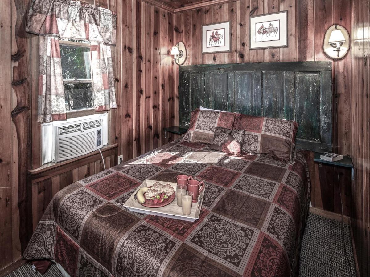 Perfect Cabin, 2 Bedrooms, Fireplace, Midtown, Sleeps 5 รุยโดโซ ภายนอก รูปภาพ