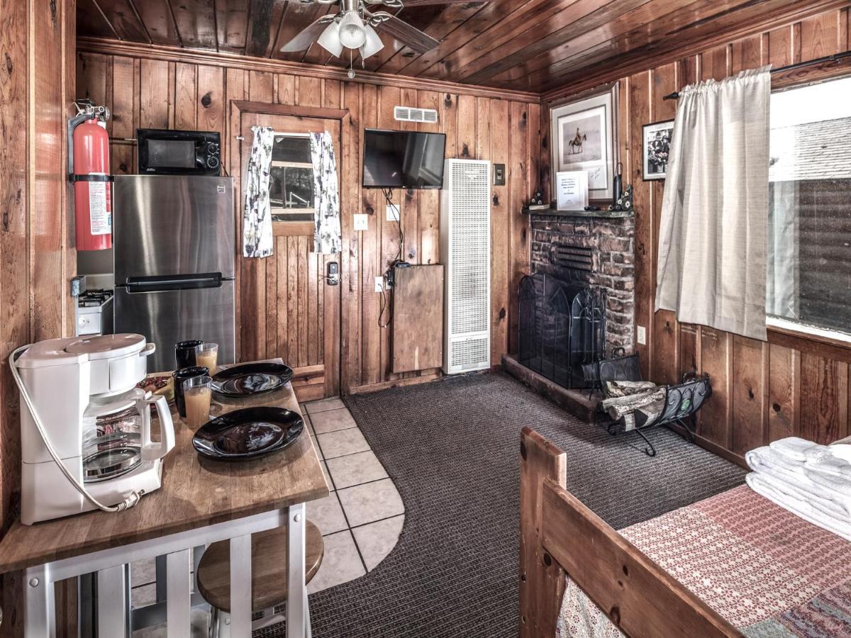 Perfect Cabin, 2 Bedrooms, Fireplace, Midtown, Sleeps 5 รุยโดโซ ภายนอก รูปภาพ